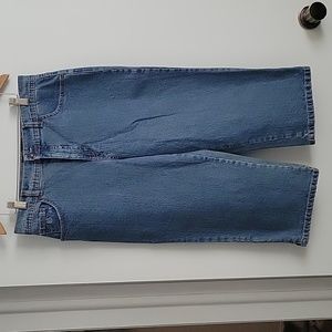 Gloria Vanderbilt Demin Capris Size 8
